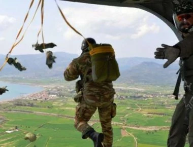 Διακόπτει την θητεία και παίρνει διετή αναβολή ο αλεξιπτωτιστής που πυροβόλησε κατά πάντων στην 1η ΜΑΛ